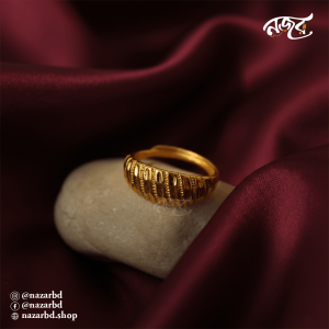 Ribbed Pattern Gold Ring